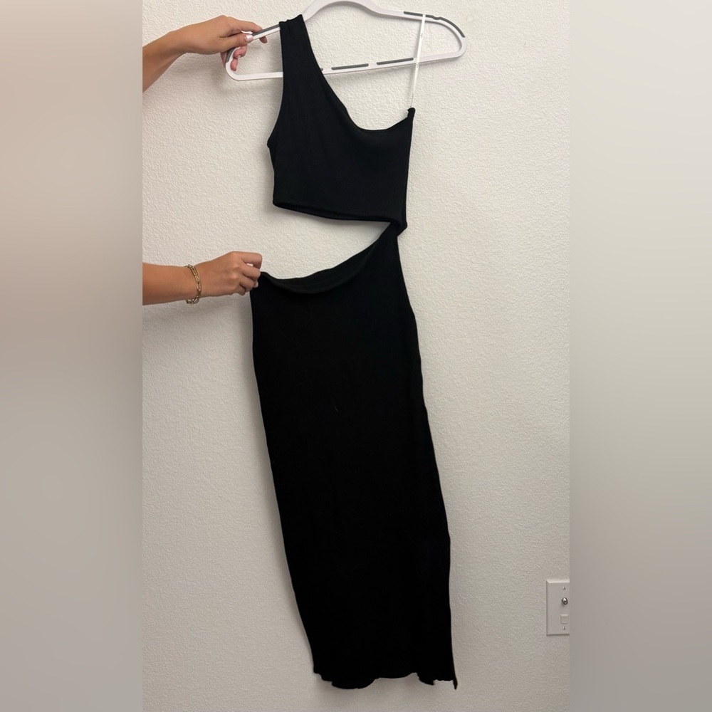 Lulus Spice Things Up Black Ribbed One-Shoulder
Cutout Midi Dress - Picture 4 of 6